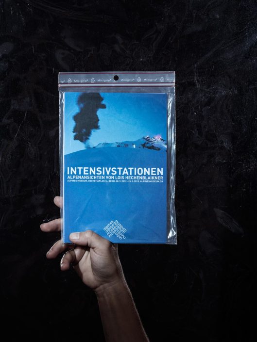 Gestaltung der Werbemittel für die Ausstellung "Intensivstationen" im Alpinen Museum