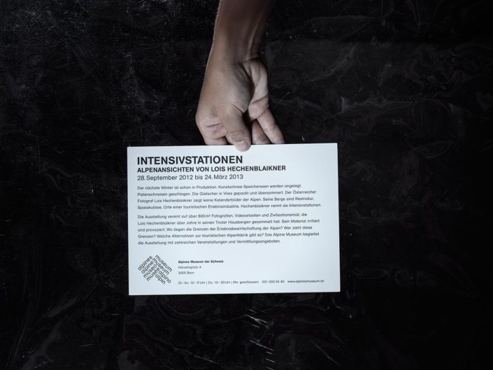 Gestaltung der Werbemittel für die Ausstellung "Intensivstationen" im Alpinen Museum
